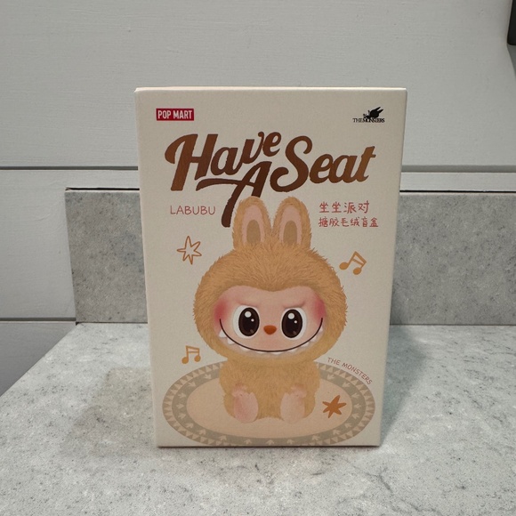 The Monsters - Have a Seat Vinyl Plush (QuQu) NIB - Picture 1 of 7